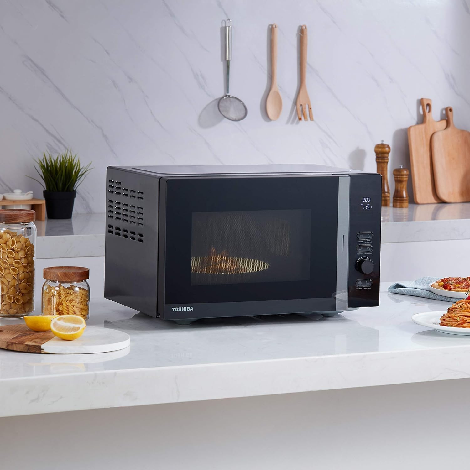 BF EXPRESS: Cu design elegant i interior emailat uor de curat,