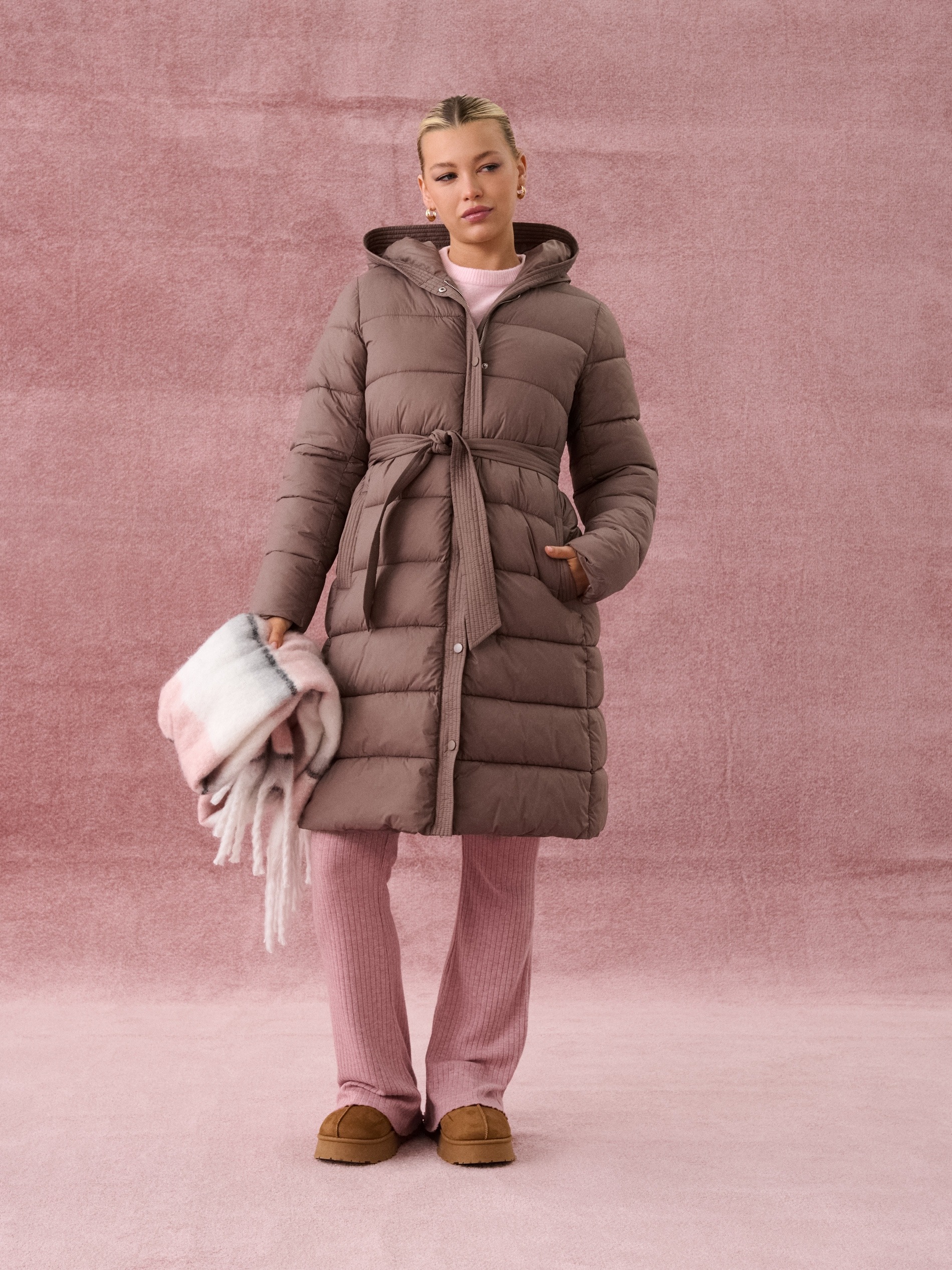 BF EXPRESS: <b>Jacheta puffer</b> cu glug de la <b><u>Sinsay</u></b>,