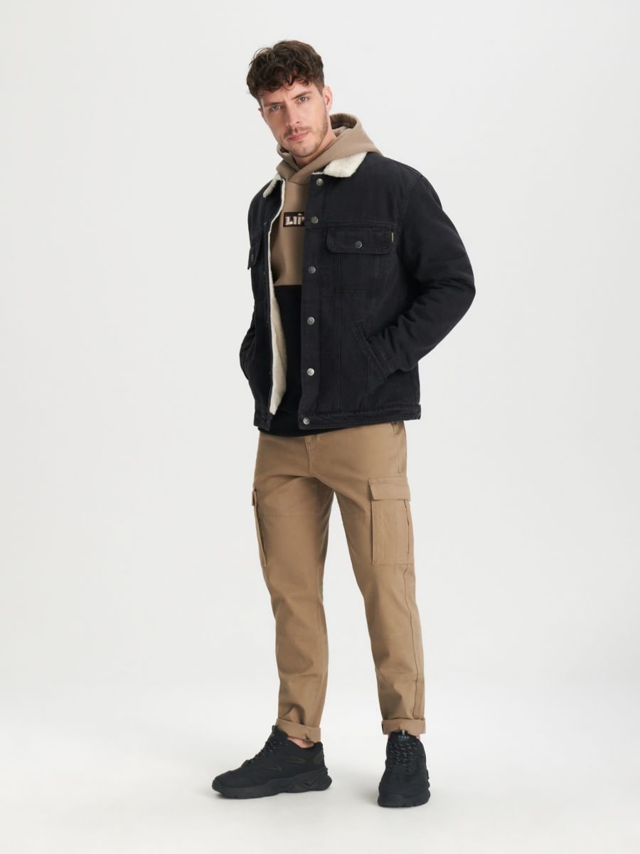 BF EXPRESS: <b>Geaca din denim</b> <u>Sinsay</u> are un pre redus la