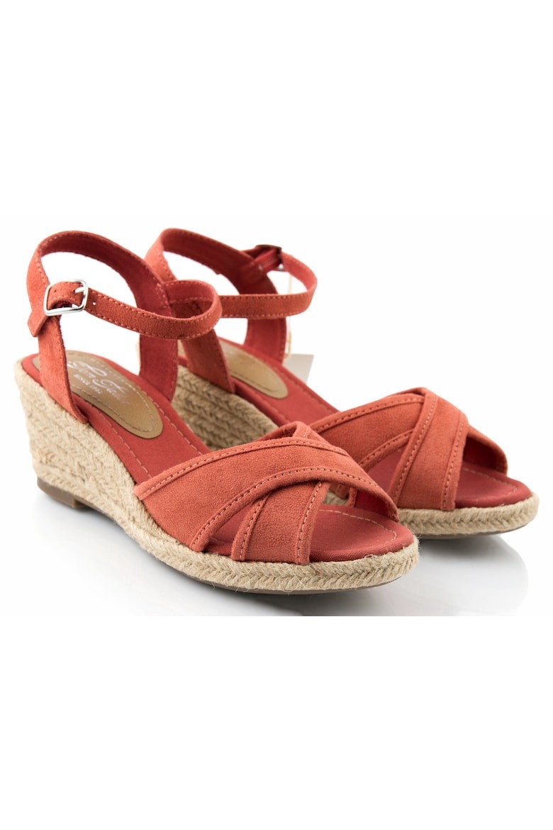 BF EXPRESS: Pentru un look de var comod i stilat, <b>sandalele Tom